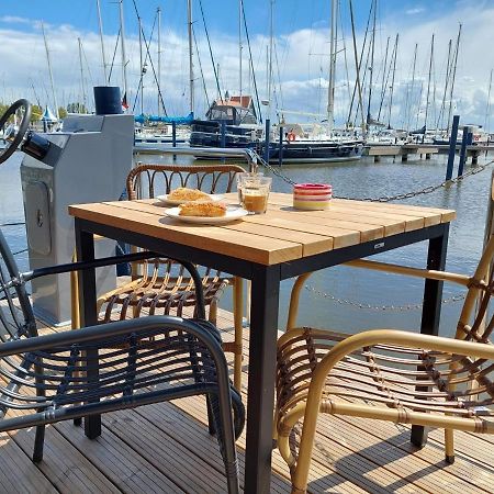 Luxury Houseboat In Volendam Marina Hotel Exterior foto