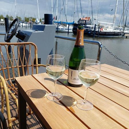 Luxury Houseboat In Volendam Marina Hotel Exterior foto