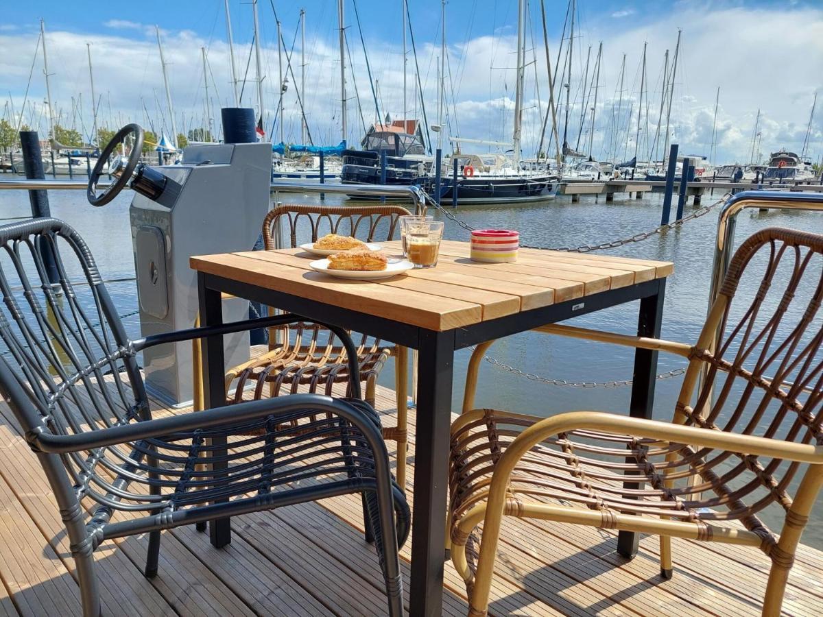 Luxury Houseboat In Volendam Marina Hotel Exterior foto