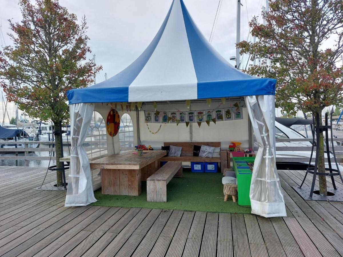 Luxury Houseboat In Volendam Marina Hotel Exterior foto